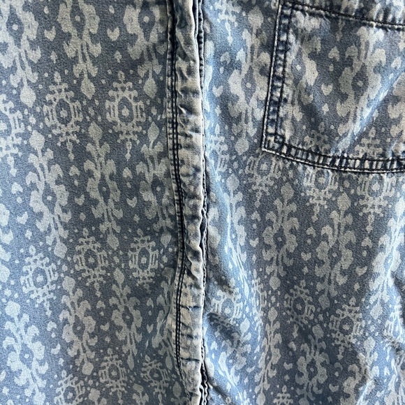 Holding Horses Anthropologie Button up top Sz 4 Denim/Chambray - Picture 15 of 15